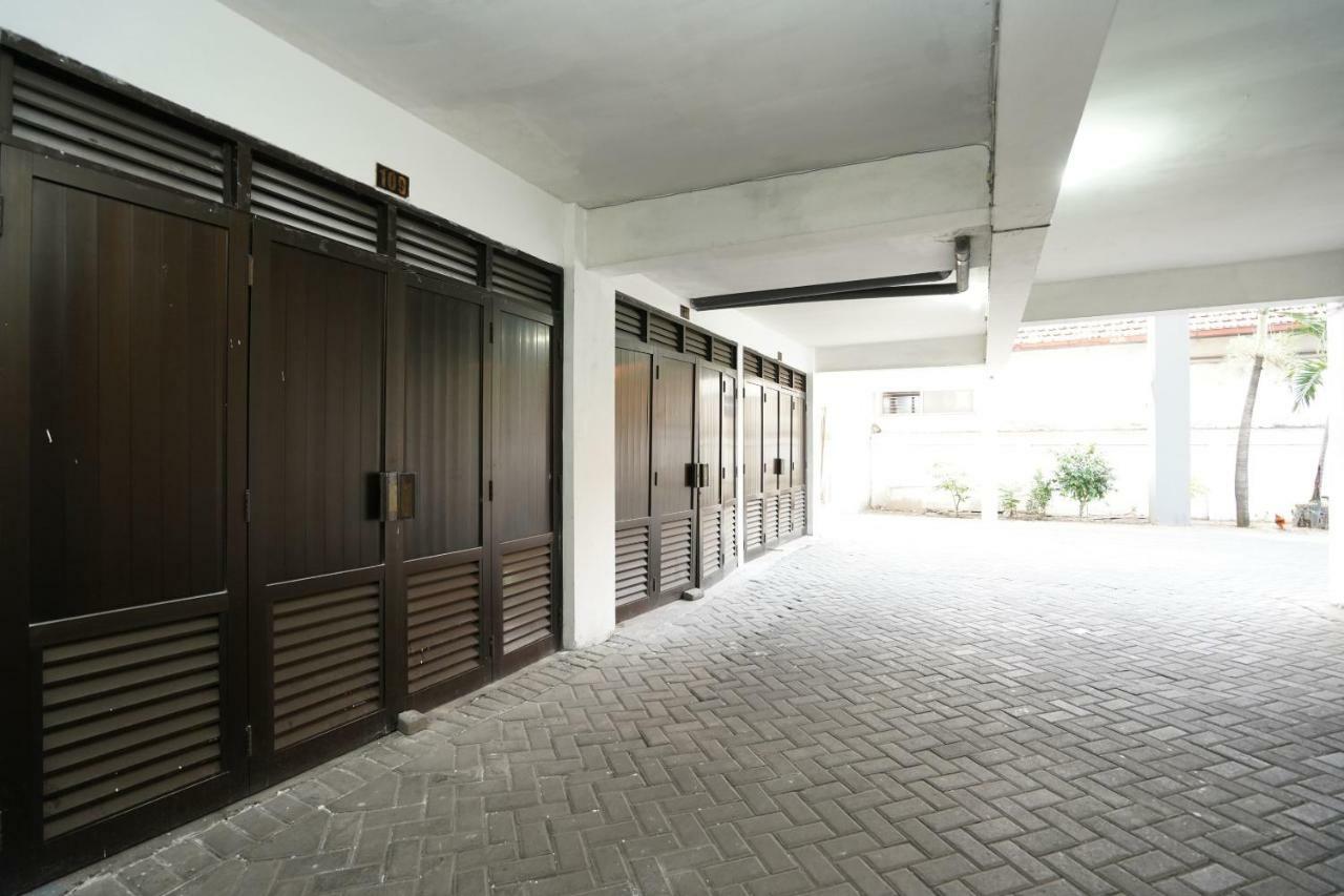 Oyo 1449 Istana Permata Dinoyo Surabaya Buitenkant foto
