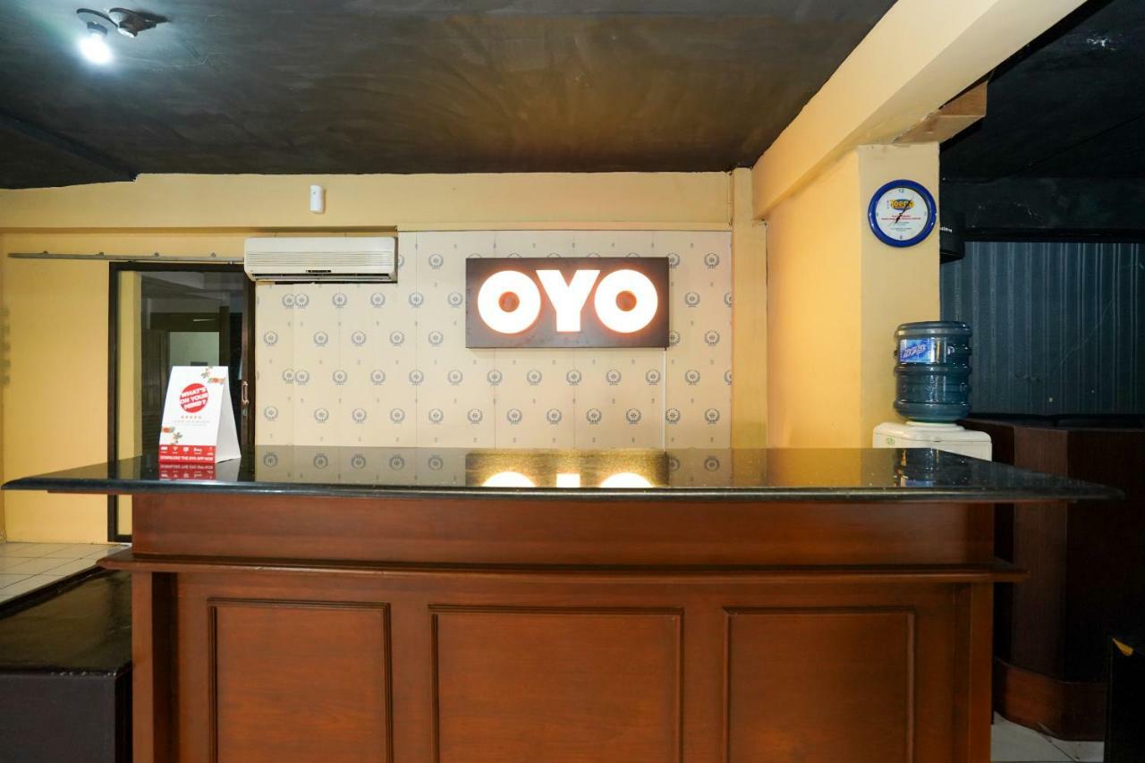 Oyo 1449 Istana Permata Dinoyo Surabaya Buitenkant foto