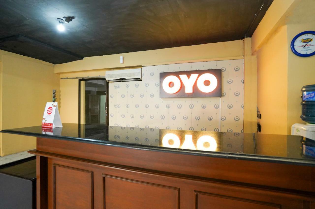 Oyo 1449 Istana Permata Dinoyo Surabaya Buitenkant foto