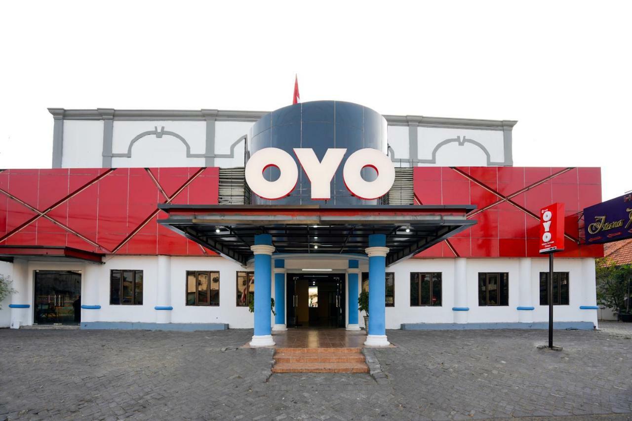 Oyo 1449 Istana Permata Dinoyo Surabaya Buitenkant foto